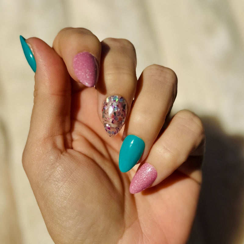 Retro Ornament Wreath | Stocking Stuffer Set